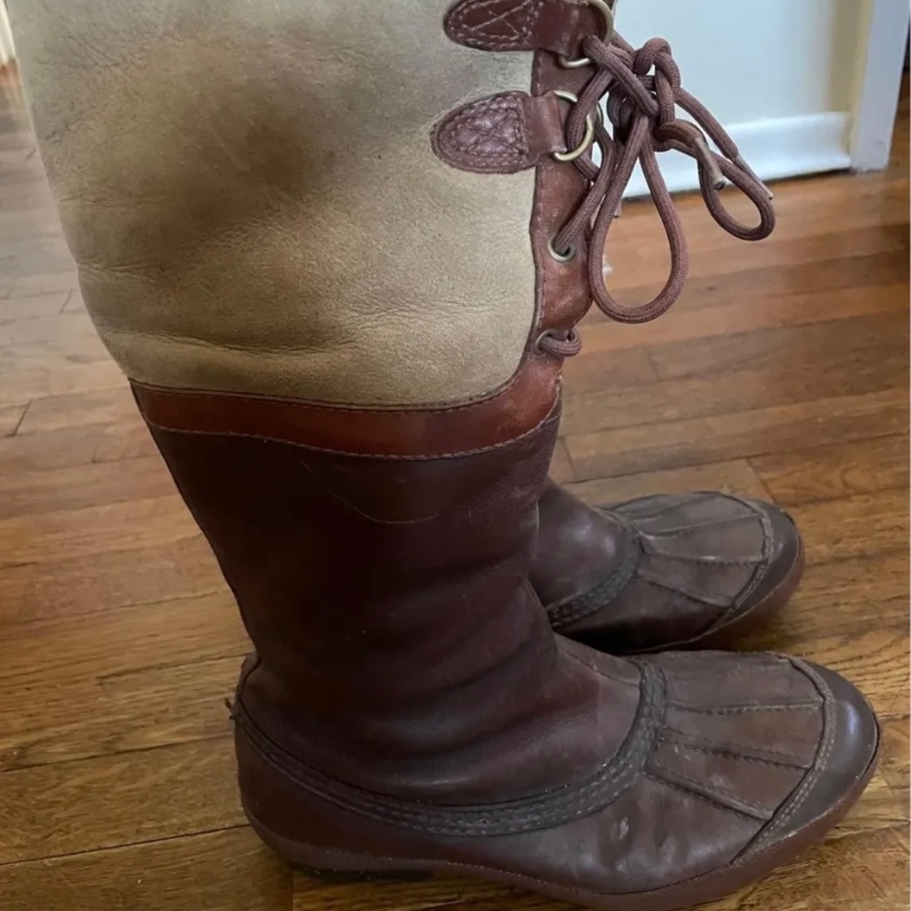 Ugg sheepskin lined leather boots